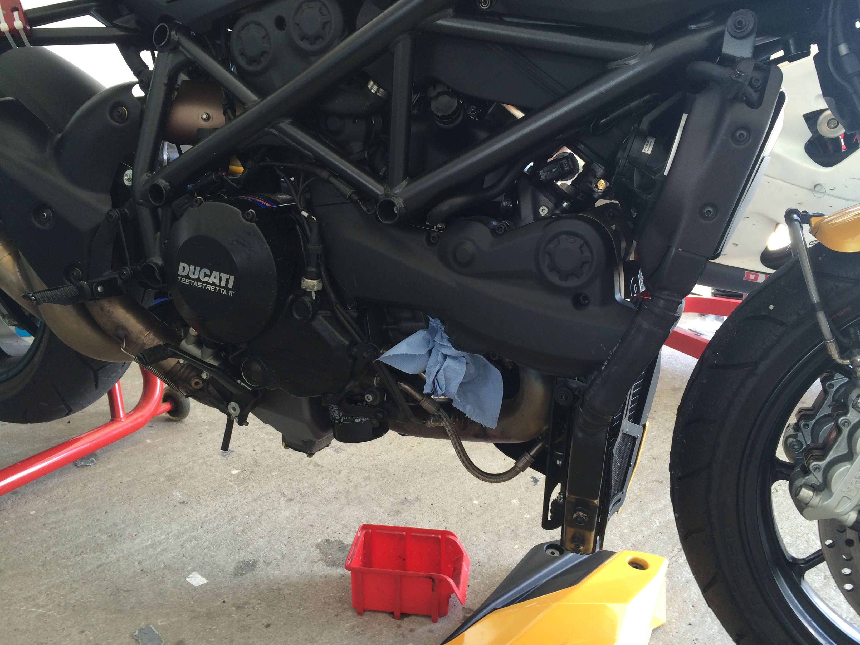 Riss im Motor - Motor - Duc-hub