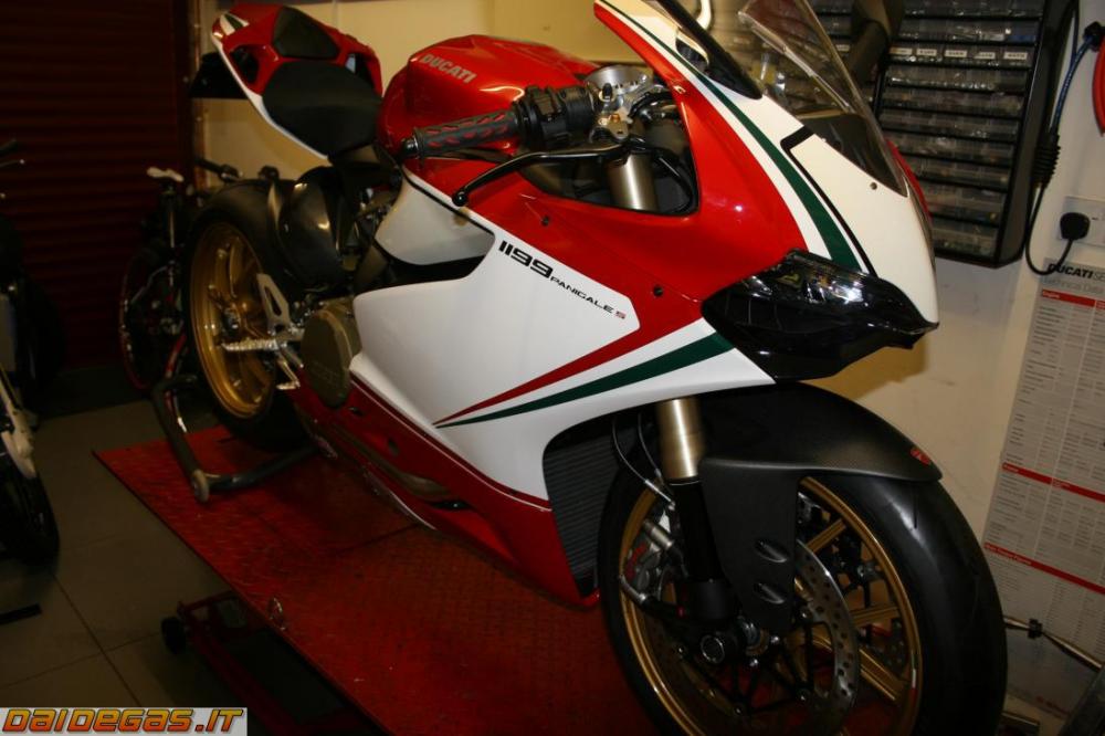 ducati-1199-marchesini-kompe-oro-gold-wheels-2.jpg
