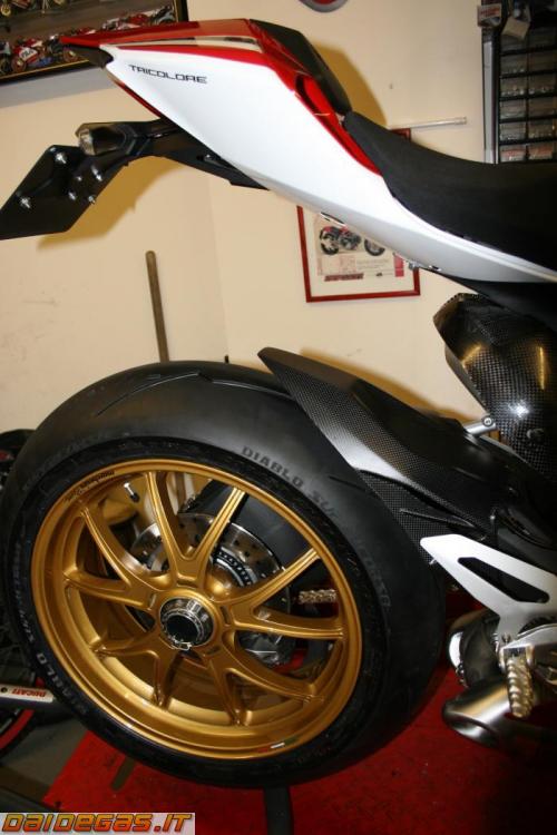 ducati-1199-marchesini-kompe-oro-gold-wheels-3.jpg