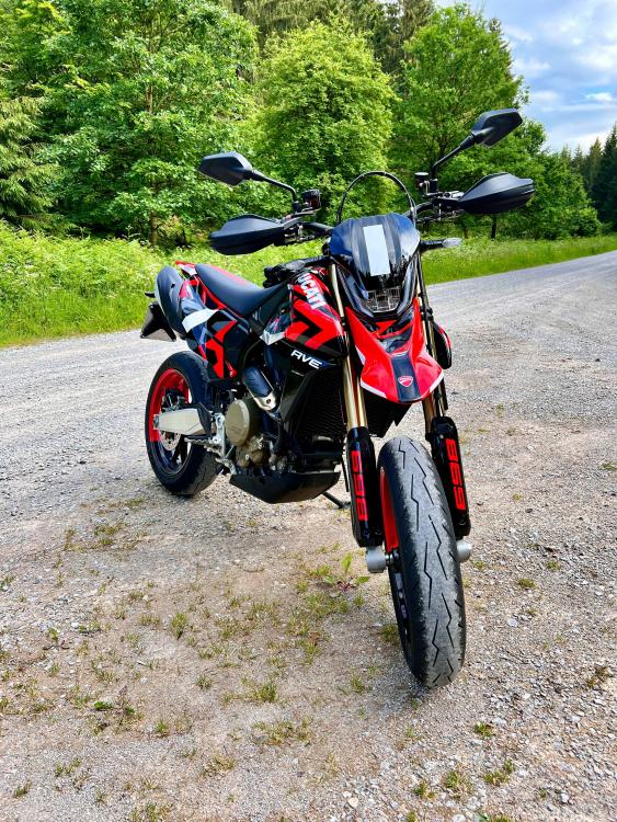 Hypermotard 698 im Rennstreckentest - Presseecke - Duc-hub